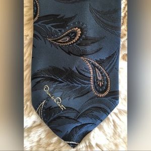 Classic Oscar De La Renta Silk Tie